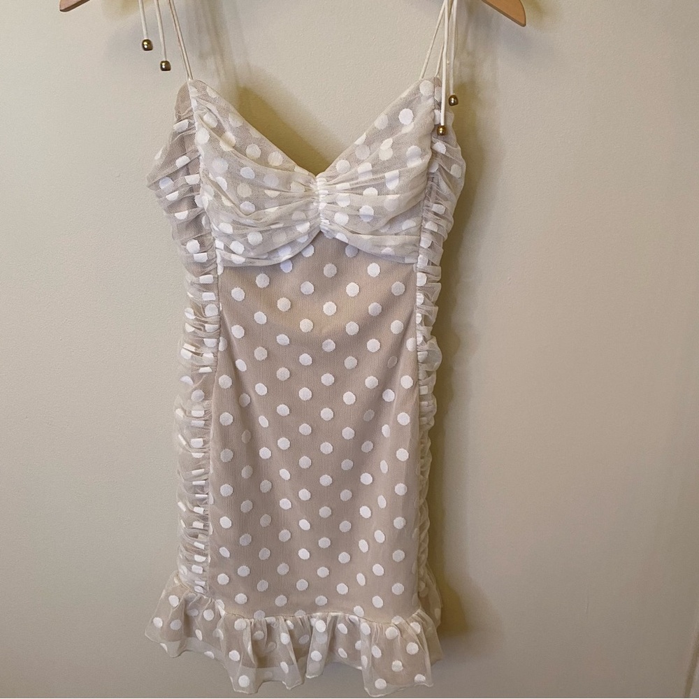 Selfie Leslie White Polka Dot Ruffle Mini Dress | MAJORELLE-Style Revolve Fit